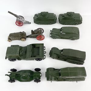 Vintage TootsieToy Lot of 7 Military Diecast Metal Tank Jeep Tootsie Toy USA